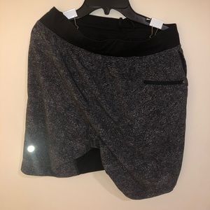 Lululemon men’s 7” gray/black athletic shorts